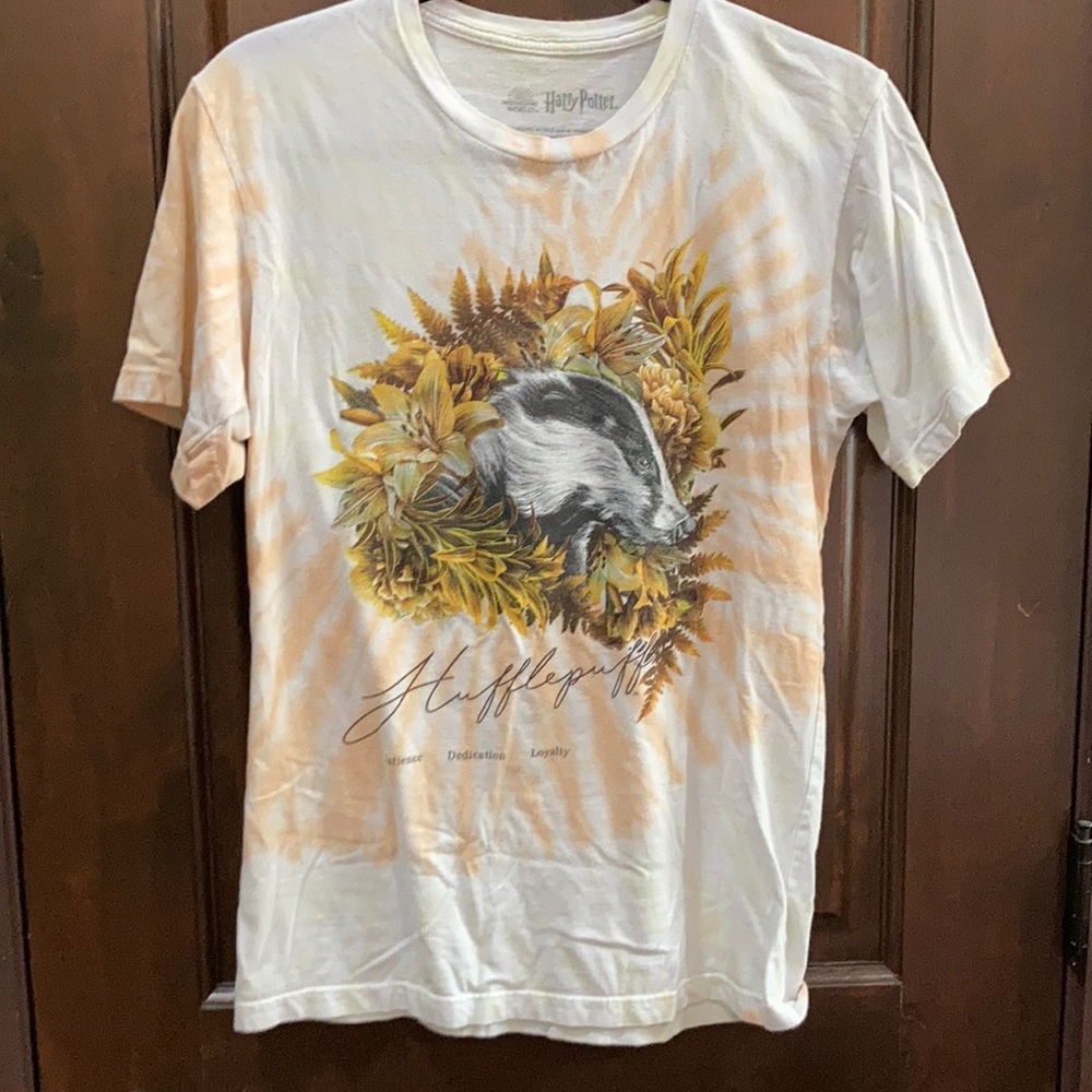 Hot Topic Hufflepuff Tye Dye shirt